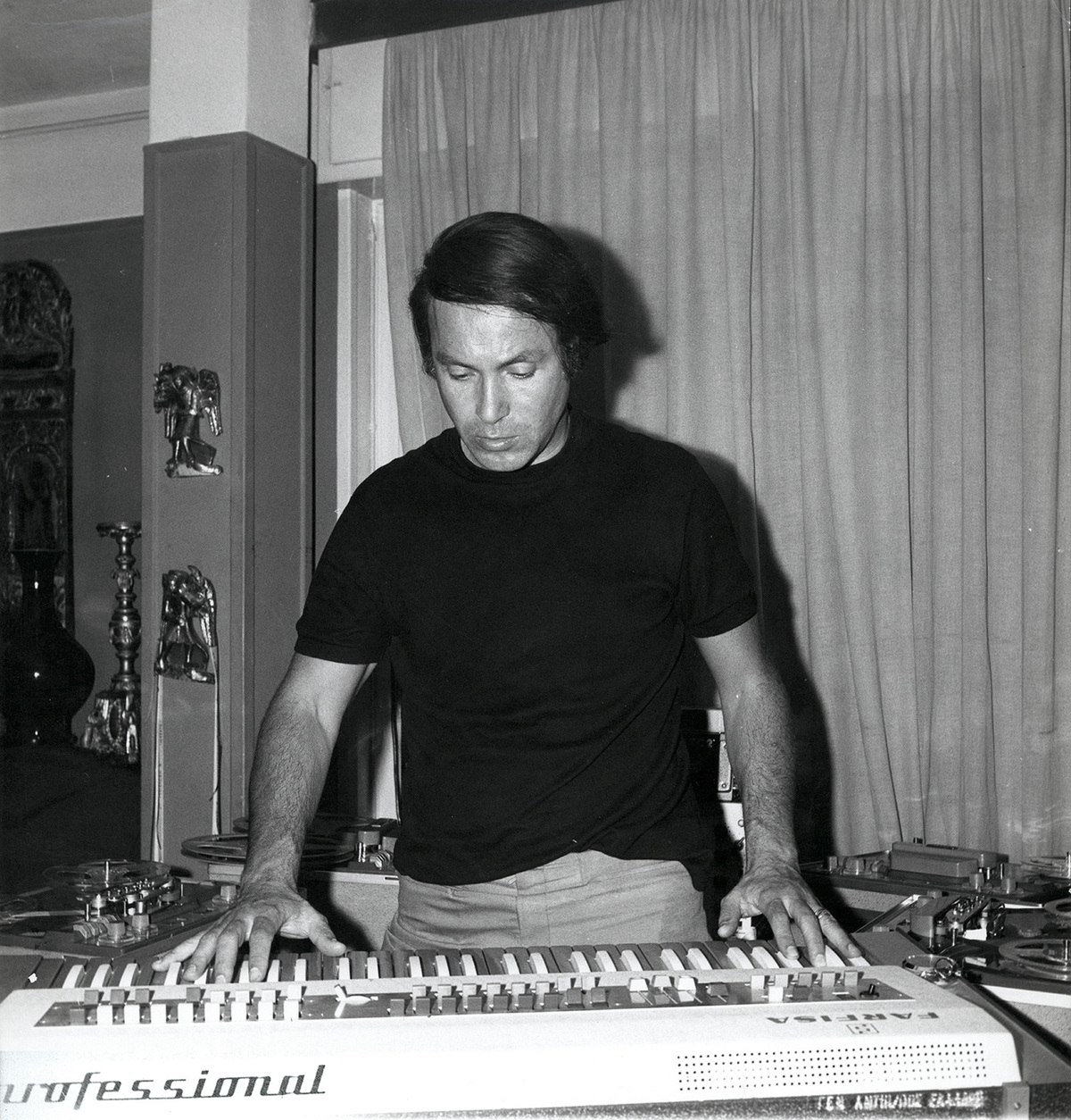 Η νέα έκθεση του ΕΜΣΤ τιμά τρεις πρωτοποριακούς Έλληνες καλλιτέχνες των 70s που αξίζει να γνωρίσεις