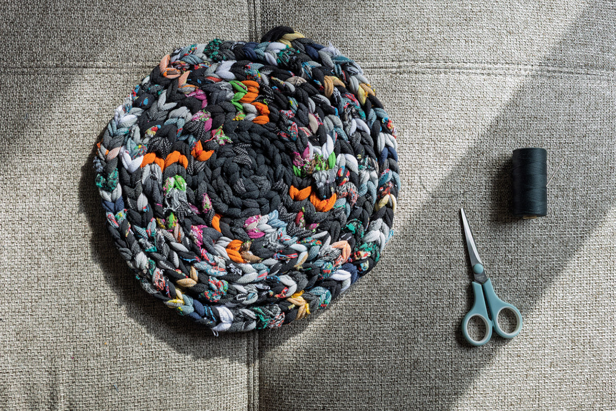 Έχεις ρούχα που δεν κάνουν για δωρεά; Δες τι μπορείς να τα κάνεις