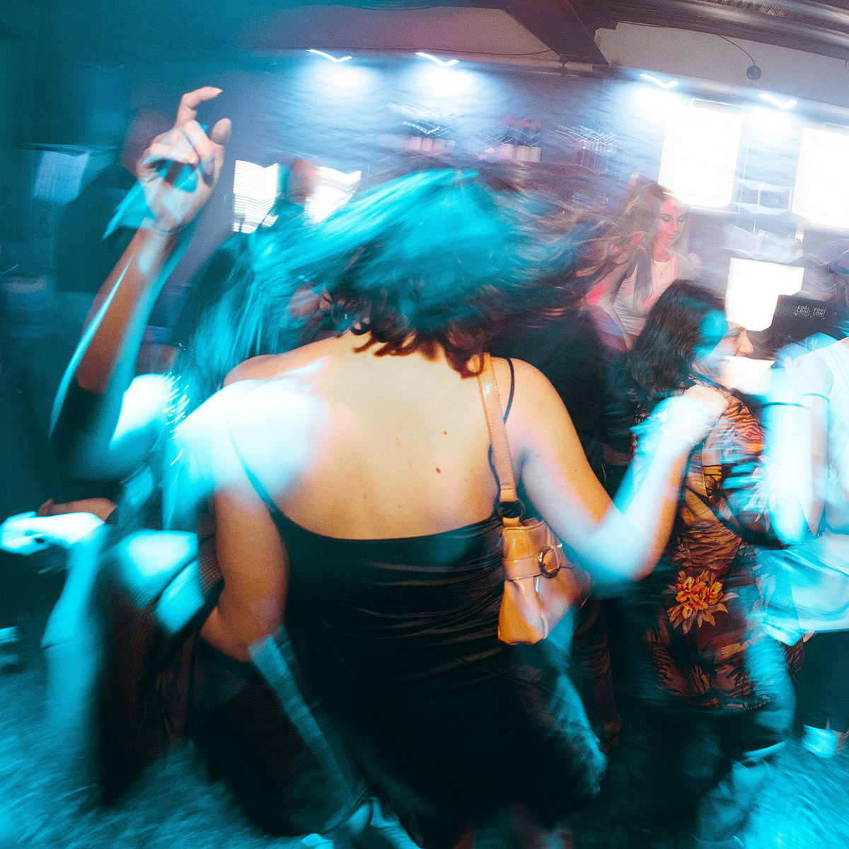 Μάνα (και) raver: Η ηλεκτρονική μουσική χαρίζει ευεξία στις 40άρες