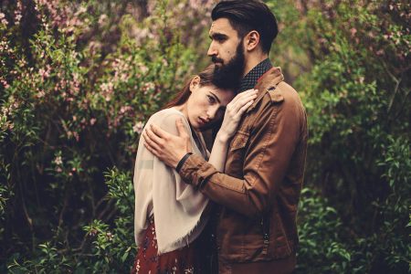 Γιατί βαριόμαστε τις υγιείς σχέσεις; Μια ψυχίατρος εξηγεί