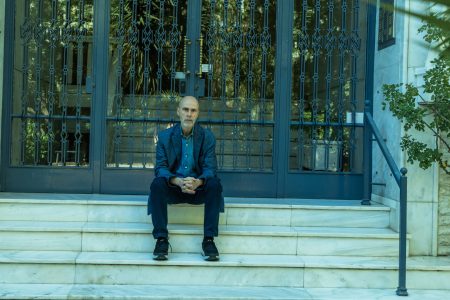Νίκος Δαββέτας: «Η μητέρα μου δεν θυμόταν τίποτα, παρά μόνο τις φυλακές που δούλευε ως δεσμοφύλακας»