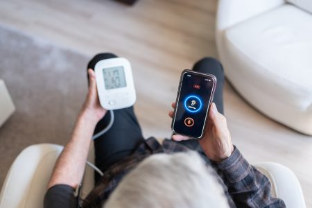 Πόσο εμπιστεύεσαι την τεχνητή νοημοσύνη όταν σου «μιλά» για την υγεία σου;