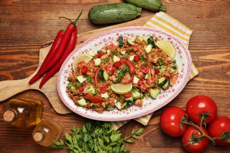 Αυτή η φακοσαλάτα θα σε κάνει να δεις αλλιώς τα όσπρια το καλοκαίρι