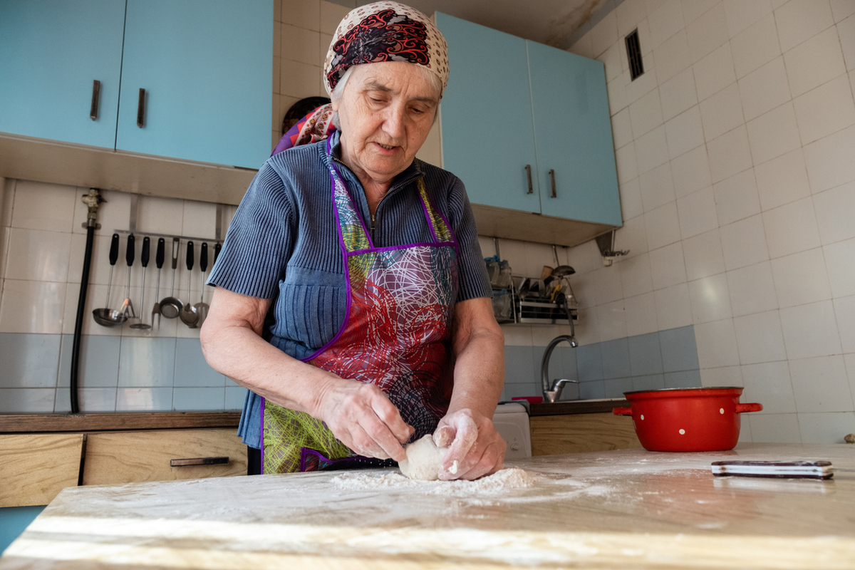 Nonnamaxxing: Η νέα τάση ευεξίας σού προτείνει να ζήσεις σαν Ιταλίδα γιαγιά