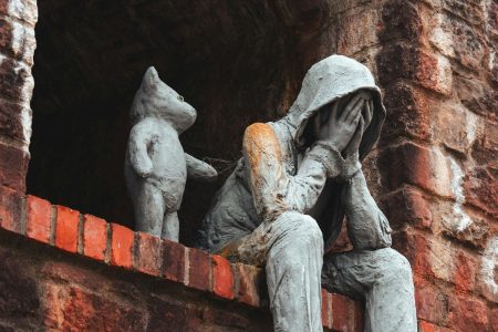 Το γλυπτό με το αρκουδάκι που έγινε σύμβολο για την ψυχική υγεία των ανδρών