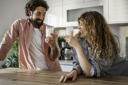 Γιατί το γάλα μπορεί να υπερτερεί των φυτικών ροφημάτων, παρά τα ίδια συστατικά