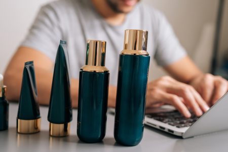 Ανδρικό skincare: Με ποια σειρά να εφαρμόζεις τα καλλυντικά