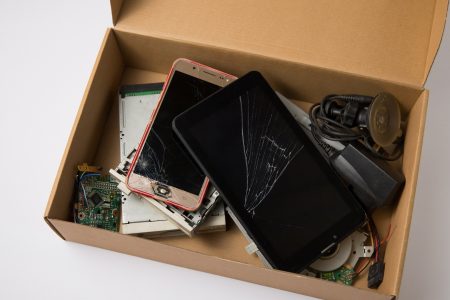 Έχεις ένα συρτάρι γεμάτο παλιά κινητά; Δεν είσαι ο μόνος