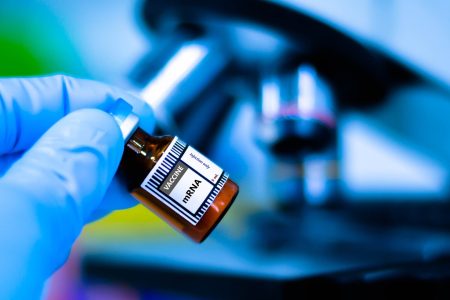Έρχονται τα mRNA εμβόλια γρίπης: Πώς λειτουργούν και γιατί αλλάζουν τα δεδομένα