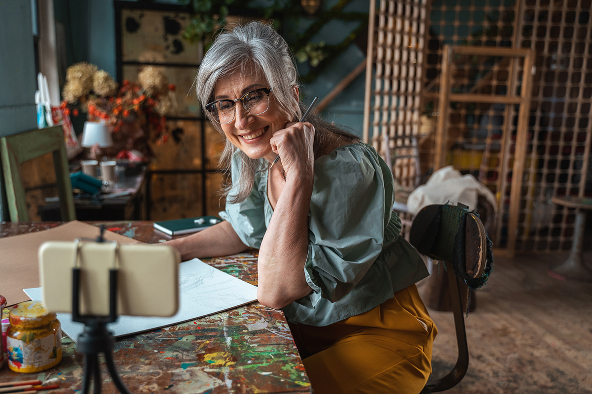 Η ζωή δεν τελειώνει στα 70: Οι digital seniors ξαναγράφουν την ιστορία του γήρατος