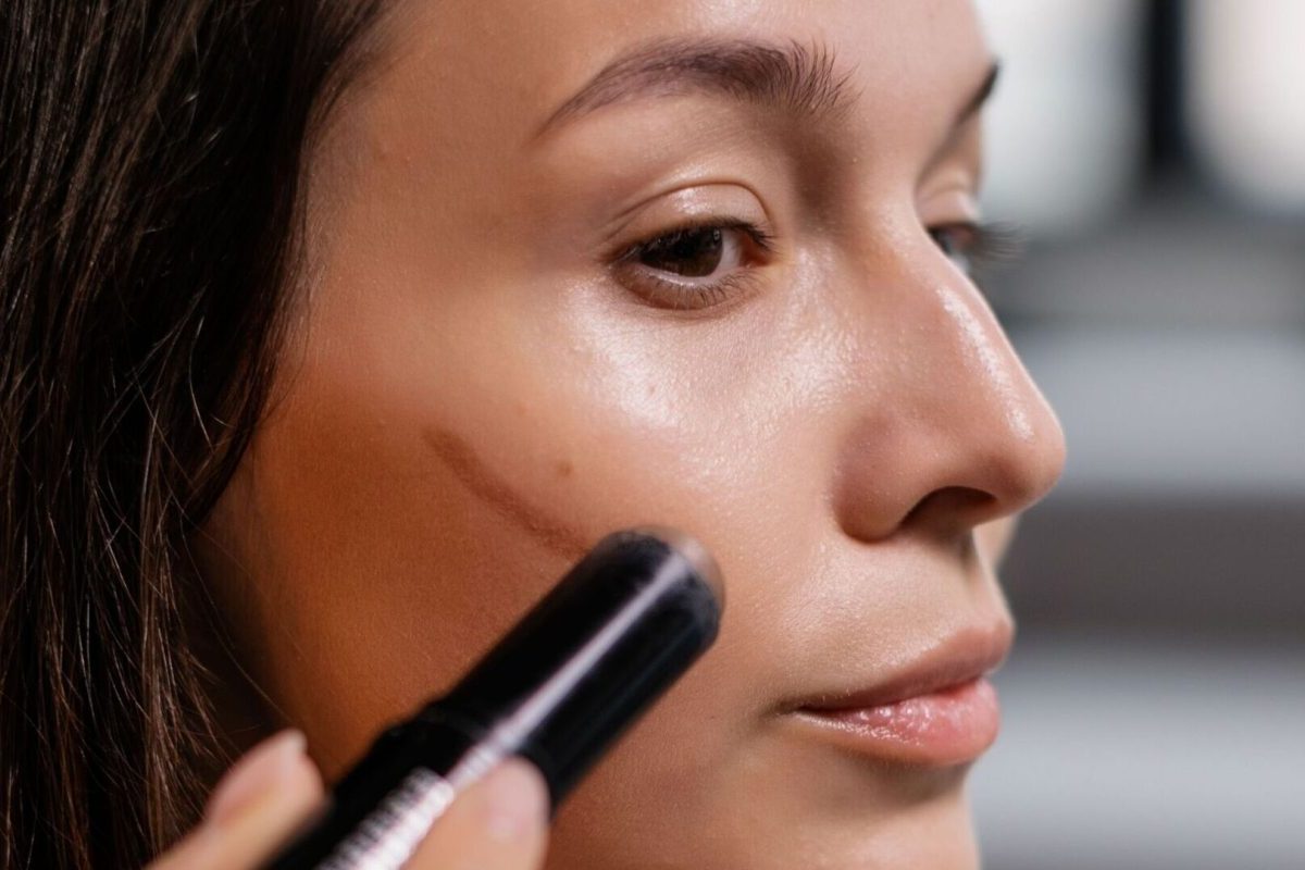 5 tips για να βάλεις σωστά το κρεμώδες ρουζ