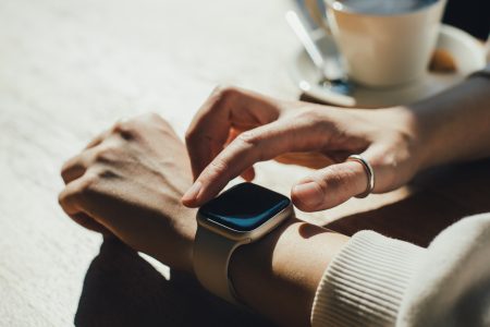 Μια μέτρηση που αγνοείς στο smartwatch μπορεί να δείχνει πρόβλημα υγείας