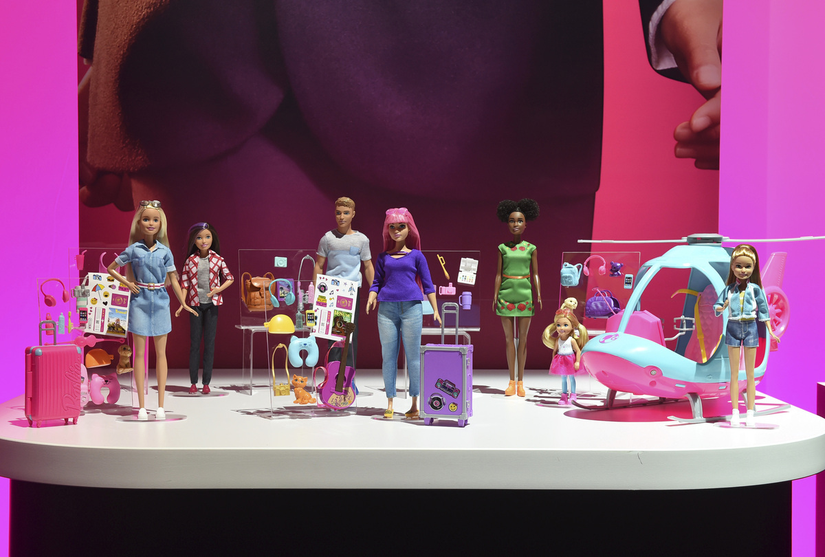 Η Barbie έγινε πιο «ανθρώπινη» - Τι άλλαξε στον τρόπο που βλέπουν το σώμα τους τα παιδιά;