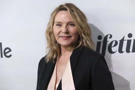 Πώς αντιμετωπίζει την ομορφιά η Kim Cattrall στα 70 της