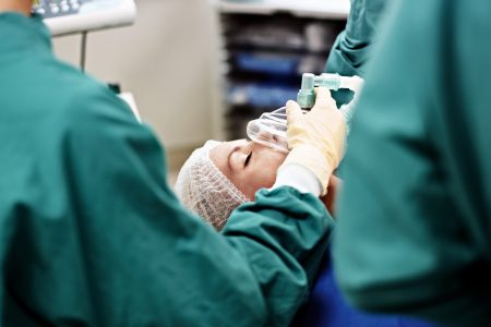 Πριν από το χειρουργείο, πες στον αναισθησιολόγο αυτά τα 4 πράγματα