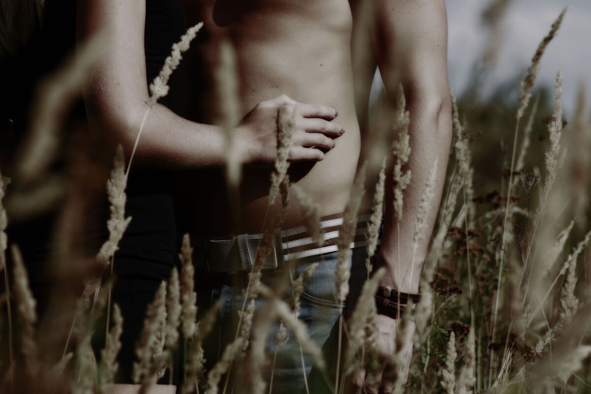 Δεν πλένονται και κάνουν τη φωνή τους πιο μπάσα – Τι συμβαίνει με τους νέους της Gen Z